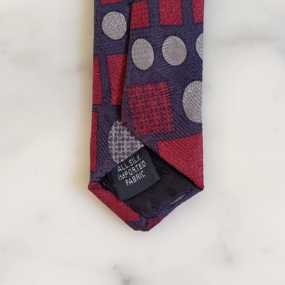 NWOT. Kenneth Cole Reaction 100% Silk Tie with Multicolor Design Pattern. - Picture 4 of 5